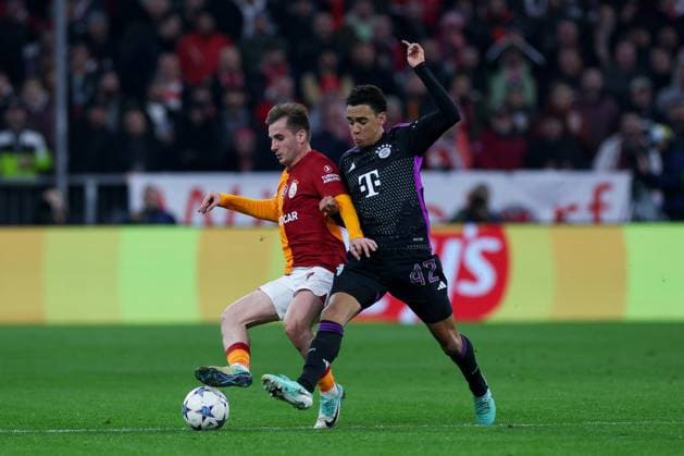 in duel, action, with Kerem Aktuerkoglu 7 Galatasaray and Jamal Musiala 42 FC Bayern Muenchen , FC Bayern Muenchen vs Galatasaray Istanbul , Champions League, Soccer, Preliminary round, Second leg, 08 11 2023 Muenchen Bayern Germany Copyright: xkolbert-press ChristianxKolbertx
