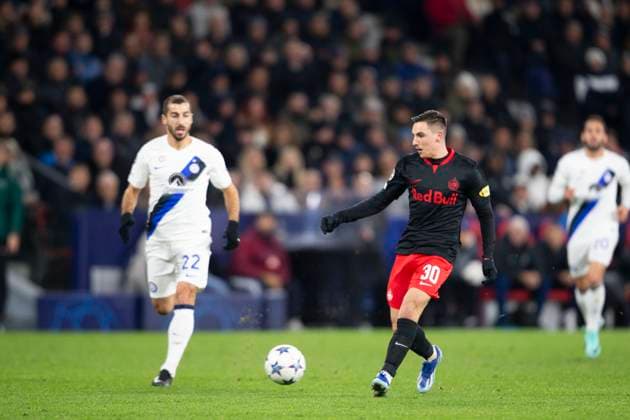 SOCCER - UEFA CL, RBS vs Inter SALZBURG,AUSTRIA,08.NOV.23 - SOCCER - UEFA Champions League, group stage, Red Bull Salzburg vs FC Internazionale Milano. Image shows Henrikh Mkhitaryan (Inter) and Oscar Gloukh (RBS).  GEPAxpictures xGintarexKarpaviciute