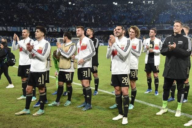 UEFA Champions League football match - SSC Napoli vs FC Union Berlin The Berlin players thank their fans at the end of the match during the Uefa Champions League between SSC Napoli vs FC Union Berlin at Diego Armando Maradona Stadium Naples Italy  Copyright: xIPAxSport ABACAx