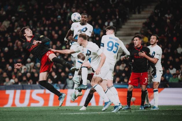 UEFA Champions League Group D: FC Salzburg - Inter Milano SALZBURG, AUSTRIA - NOVEMBER 08: Roko Simic (L) of FC Salzburg in action during the UEFA Champions League Group D match FC Salzburg vs. Inter Milano on November 08, 2023 in Salzburg, Austria. Copyright: xAndreasxSchaadx-xFCxRedxBullxSalzburgx _AS11996LR