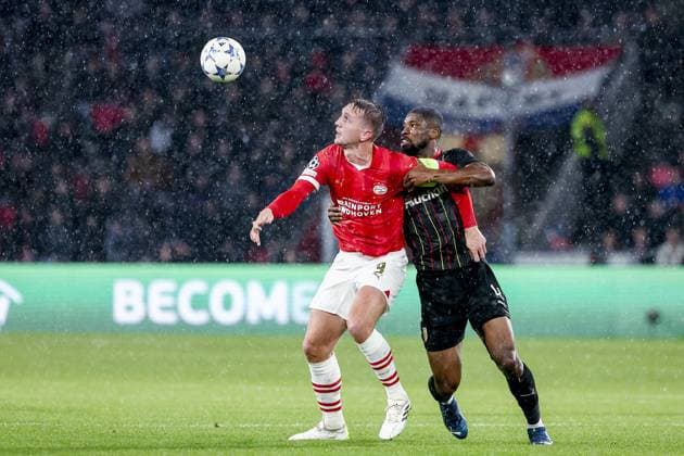 EINDHOVEN, 08-11-2023, Philips Stadium, UEFA Champions League season 2023 24, PSV player Luuk de Jong and Kevin Danso of RC Lens during the match between PSV and RC Lens. PSV - Lens  x23092703x Copyright: