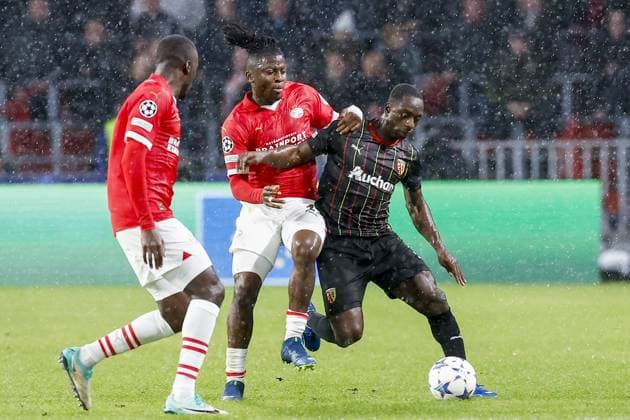 EINDHOVEN, 08-11-2023, Philips Stadium, UEFA Champions League season 2023 24, PSV player Johan Bakayoko and Deiver Machado of RC Lens during the match between PSV and RC Lens. PSV - Lens  x23092707x Copyright: