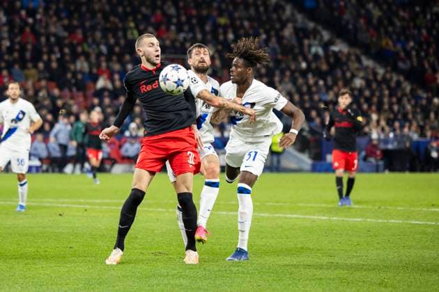 SOCCER - UEFA CL, RBS vs Inter SALZBURG,AUSTRIA,08.NOV.23 - SOCCER - UEFA Champions League, group stage, Red Bull Salzburg vs FC Internazionale Milano. Image shows Strahinja Pavlovic (RBS), Francesco Acerbi and Yann Auriel Bisseck (Inter).  GEPAxpictures xGintarexKarpaviciute