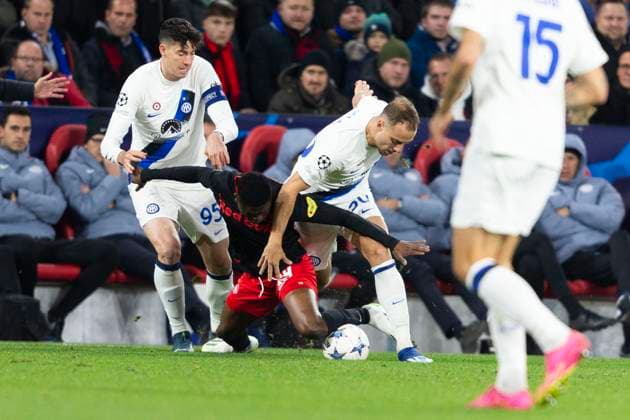 SOCCER - UEFA CL, RBS vs Inter SALZBURG,AUSTRIA,08.NOV.23 - SOCCER - UEFA Champions League, group stage, Red Bull Salzburg vs FC Internazionale Milano. Image shows Alessandro Bastoni (Inter), Karim Konate (RBS) and Carlos Augusto (Inter).  GEPAxpictures xGintarexKarpaviciute