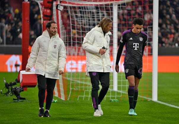 08 11 2023, Football UEFA Champions League 2023 2024 Matchday 4 Preliminary Round, FC Bayern Munich Galatasaray Istanbul SK, at Allianz Arena Munich Jamal Musiala FC Bayern Munich is injured and leaves the match DFL and DFB regulations prohibit any use of photographs as image sequences and or quasi video