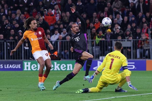 Soccer Champions League group stage 4 matchday FC Bayern Munich Galatasaray Istanbul on 08 11 2023 at the Allianz Arena in Munich Sacha Boey Istanbul , left Leroy Sane Munich , center Fernando Muslera Istanbul , right xMSx
