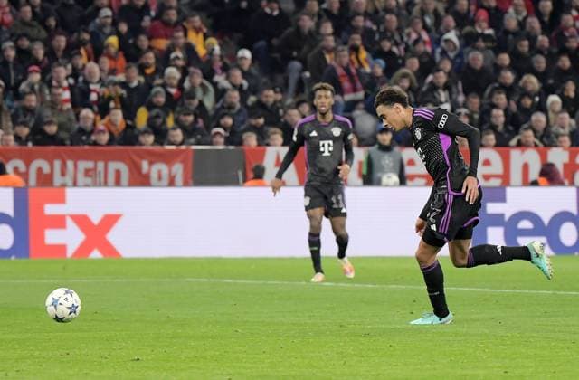08 11 2023, xemx, Football UEFA Champions League, FC Bayern Muenchen Galatasaray SK Istanbul emspor, v l situation der verletzung von Jamal Musiala FC Bayern Muenchen DFL DFB REGULATIONS PROHIBIT ANY USE OF PHOTOGRAPHS as IMAGE SEQUENCES and or QUASI VIDEO Muenchen