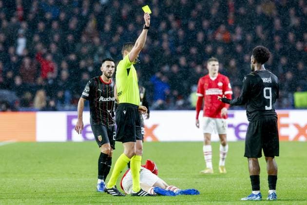 EINDHOVEN, 08-11-2023, Philips Stadium, UEFA Champions League season 2023 24, Referee Daniel Siebert shows yellow card to Elye Wahi of RC Lens during the match between PSV and RC Lens. PSV - Lens  x23092906x Copyright: