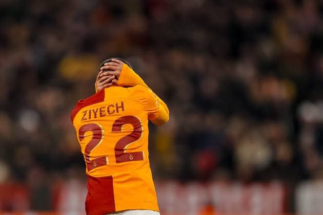 Germany, Muenchen, 08 11 2023, Allianz Arena, FC Bayern Muenchen vs Galatasaray UEFA Champions League 2023 2024 Group A, Hakim Ziyech Galatasaray A S gestures Munich Allianz Arena Germany  eu-images-048