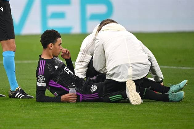 Jamal MUSIALA Bayern Muenchen , injured,injury Football Champions League group stage 4 matchday FC Bayern Muenchen Galatasaray Istanbul on 08 11 2023, A L L I A N Z A R E N A
