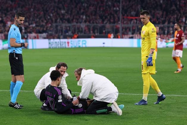 Soccer Champions League group stage matchday 4 FC Bayern Munich Galatasaray Istanbul on 08 11 2023 at the Allianz Arena in Munich Jamal Musiala Munich injured on the ground xMSx