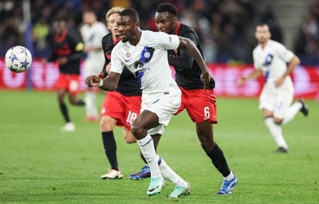 SOCCER - UEFA CL, RBS vs Inter SALZBURG,AUSTRIA,08.NOV.23 - SOCCER - UEFA Champions League, group stage, Red Bull Salzburg vs FC Internazionale Milano. Image shows Marcus Thuram (Inter) and Samsom Baidoo (RBS).  GEPAxpictures xHaraldxSteiner
