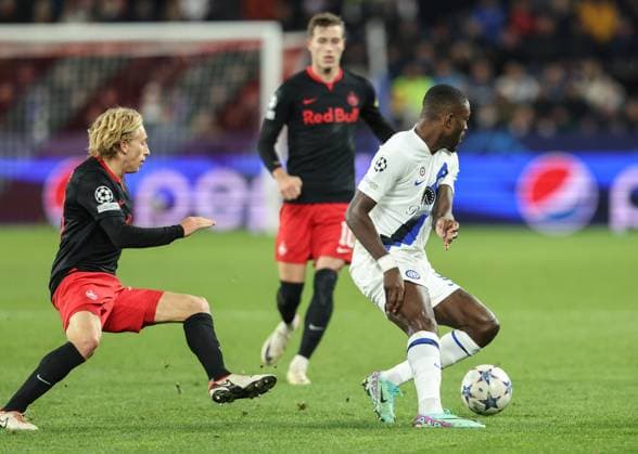 SOCCER - UEFA CL, RBS vs Inter SALZBURG,AUSTRIA,08.NOV.23 - SOCCER - UEFA Champions League, group stage, Red Bull Salzburg vs FC Internazionale Milano. Image shows Mads Bidstrup (RBS) and Marcus Thuram (Inter).  GEPAxpictures xHaraldxSteiner