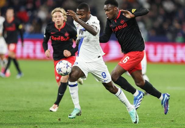 SOCCER - UEFA CL, RBS vs Inter SALZBURG,AUSTRIA,08.NOV.23 - SOCCER - UEFA Champions League, group stage, Red Bull Salzburg vs FC Internazionale Milano. Image shows Marcus Thuram (Inter) and Samsom Baidoo (RBS).  GEPAxpictures xHaraldxSteiner