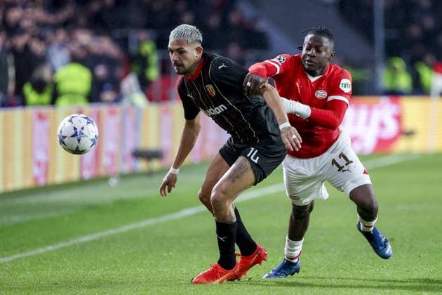 EINDHOVEN, 08-11-2023, Philips Stadium, UEFA Champions League season 2023 24, Facundo Medina of RC Lens and PSV player Johan Bakayoko during the match between PSV and RC Lens. PSV - Lens  x23093055x Copyright: