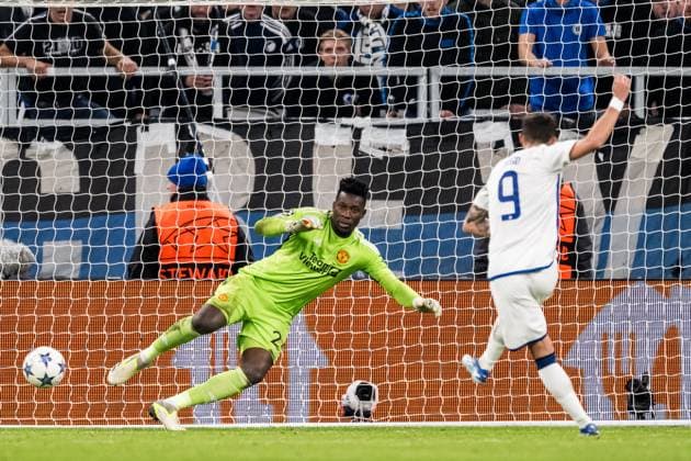 231108 Goalkeeper AndrÃ Onana of Manchester United and Diogo Goncalves of FC Copenhagen 2 2 goal during the UEFA Champions League football match between FC Copenhagen and Manchester United on November 8, 2023 in Copenhagen Photo Petter Arvidson BILDBYRAN kod PA PA0685 fotboll football soccer fotball champions league fc copenhagen manchester united bbeng  Copyright: PETTERxARVIDSON BB231108PA090