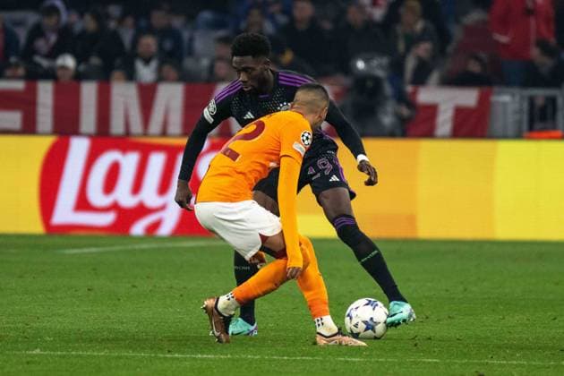 Alphonso Boyle Davies FC Bayern Muenchen and Hakim Ziyech Galatasaray SK Germany, Muenchen, 08 11 2023, Football, UEFA Champions League FC Bayern Muenchen vs Galatasaray SK, Season 2023 2024, Match Day 4, Allianz Arena Photo A2 Bildagentur Peter Hartenfelser