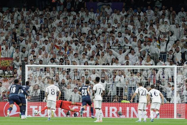 November 8, 2023: Real Madrid goalkeeper Lunin stop the penalty during the UEFA Champions League, Group C, football match played between Real Madrid and SC Braga at Santiago Bernabeu stadium on November 08, 2023, in Madrid. - ZUMAa181 20231108_zaa_a181_094 Copyright: xGuillermoxMartinezx