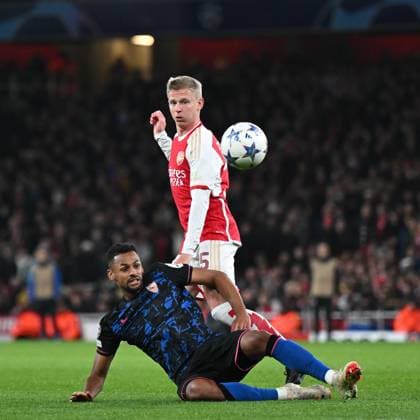 Arsenal v Sevilla UEFA Champions League Oleksandr Zinchenko of Arsenal and LoÃ¯c BadÃ of Sevilla battle for the ball during the UEFA Champions League Group B match at the Emirates Stadium, London Copyright: xNigelxBramleyx FIL-19220-0038 UK Newspapers OUT