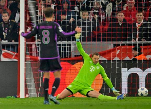 08 11 2023, Football UEFA Championsleague 2023 2024 4 Matchday preliminary round, FC Bayern Munich Galatasaray Istanbul SK, in the Allianz Arena Munich the ball goes past goalkeeper Manuel Neuer FC Bayern Munich The goal does not count DFL and DFB regulations prohibit any use of photographs as image sequences and or quasi video