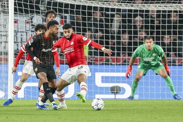 EINDHOVEN, 08-11-2023, Philips Stadium, UEFA Champions League season 2023 24, block by PSV player Ismael Saibari during the match between PSV and RC Lens. PSV - Lens  x23093536x Copyright: