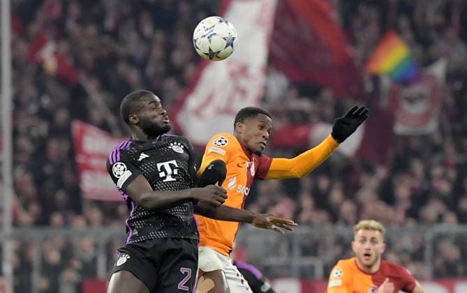 08 11 2023, xemx, Football UEFA Champions League, FC Bayern Muenchen Galatasaray SK Istanbul emspor, v l Dayot Upamecano FC Bayern Muenchen , Wilffried Zaha Galatasaray SK Istanbul Zweikampf, action, action, battle for the ball DFL DFB REGULATIONS PROHIBIT ANY USE OF PHOTOGRAPHS as IMAGE SEQUENCES and or QUASI VIDEO Muenchen