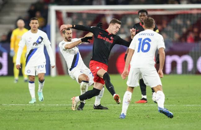 SOCCER - UEFA CL, RBS vs Inter SALZBURG,AUSTRIA,08.NOV.23 - SOCCER - UEFA Champions League, group stage, Red Bull Salzburg vs FC Internazionale Milano. Image shows Luka Sucic (RBS) and Henrikh Mkhitaryan (Inter).  GEPAxpictures xHaraldxSteiner