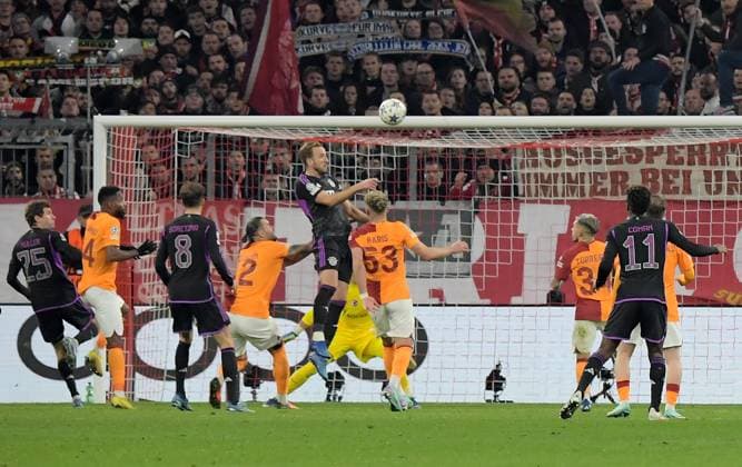 08 11 2023, xemx, Football UEFA Champions League, FC Bayern Muenchen Galatasaray SK Istanbul emspor, v l Harry Kane FC Bayern Muenchen Goal scored, erziehlt das Tor zum 1 0 DFL DFB REGULATIONS PROHIBIT ANY USE OF PHOTOGRAPHS as IMAGE SEQUENCES and or QUASI VIDEO Muenchen