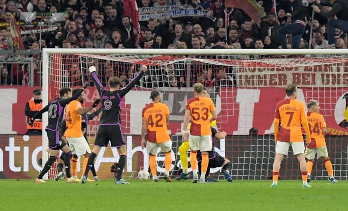 08 11 2023, xemx, Football UEFA Champions League, FC Bayern Muenchen Galatasaray SK Istanbul emspor, v l Harry Kane FC Bayern Muenchen Goal scored, erziehlt das Tor zum 1 0 DFL DFB REGULATIONS PROHIBIT ANY USE OF PHOTOGRAPHS as IMAGE SEQUENCES and or QUASI VIDEO Muenchen