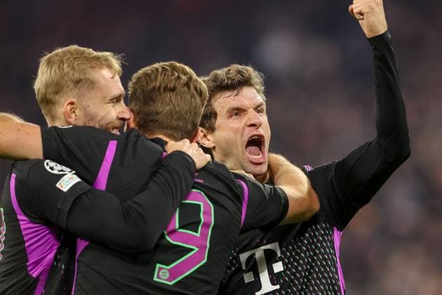 Germany, Muenchen, 08 11 2023, Allianz Arena, FC Bayern Muenchen vs Galatasaray UEFA Champions League 2023 2024 Group A, Harry Kane FC Bayern Muenchen celebrates after scoring his team s first goal with teammates Munich Allianz Arena Germany  eu-images-048