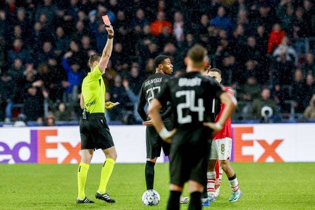 EINDHOVEN, 08-11-2023, Philips Stadium, UEFA Champions League season 2023 24, Referee Daniel Siebert shows ref card to Morgan Guilavogui of RC Lens during the match between PSV and RC Lens. PSV - Lens  x23093778x Copyright: