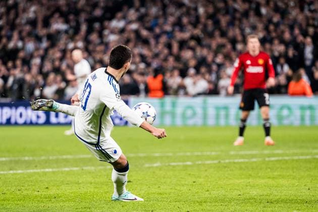 231108 Roony Bardghji of FC Copenhagen scores the 4 3 goal during the UEFA Champions League football match between FC Copenhagen and Manchester United on November 8, 2023 in Copenhagen Photo Petter Arvidson BILDBYRAN kod PA PA0685 fotboll football soccer fotball champions league fc copenhagen manchester united bbeng  Copyright: PETTERxARVIDSON BB231108PA125