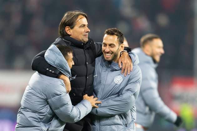 SOCCER - UEFA CL, RBS vs Inter SALZBURG,AUSTRIA,08.NOV.23 - SOCCER - UEFA Champions League, group stage, Red Bull Salzburg vs FC Internazionale Milano. Image shows the rejoicing of Alexis Sanchez and Hakan Calhanoglu (Inter).  GEPAxpictures xGintarexKarpaviciute