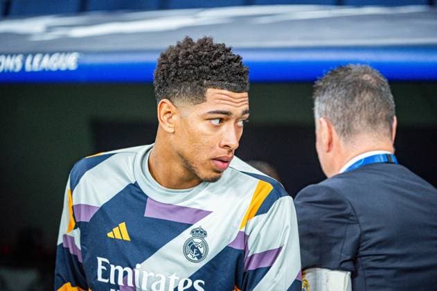 Jude Bellingham (Real Madrid) enters and goes to sit on the bench before the football match of Uefa Champions League between Real Madrid vs Braga played at Bernabeu stadium on November 08, 2023 in Madrid, Spain  Copyright: xAlbertoxGardin IPAxSportx xipa-ax xx IPA_41505887 IPA_Agency_IPA41505887