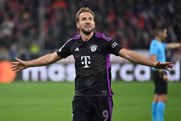 Goal celebration Harry KANE Bayern Muenchen after goal to 1 0, cheering, joy, enthusiasm, action, single picture, cropped single motif, half figure, half figure Football Champions League group stage 4 match day FC Bayern Muenchen Galatasaray Istanbul 2 1 on 08 11 2023, A L L I A N Z A R E N A