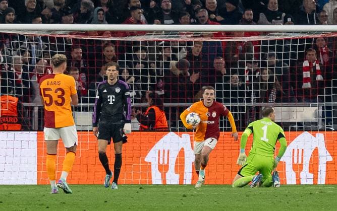 Muhammed Kerem Aktuerkoglu Galatasaray Istanbul, 7 retrieves the ball from the net after the goal by Cedric Bakambu Galatasaray Istanbul, 94, not in the picture for 2 1 Leon Goretzka FC Bayern Muenchen, 8 and Manuel Neuer goalkeeper, FC Bayern Muenchen, 1 are beaten GER, FC Bayern Muenchen vs Galatasaray Istanbul, Football, Champions League, group stage, match day 4, 2023 2024 season, 08 11 2023 DFL DFB REGULATIONS PROHIBIT ANY USE OF PHOTOGRAPHS as IMAGE SEQUENCES and or QUASI VIDEO GER, FC Bayern Muenchen vs Galatasaray Istanbul, Football, Champions League, group stage, match day 4, 2023 2024 season, 08 11 2023 Muenchen Copyright: xEibner-Pressefoto HeikexFeinerx EP_HFR