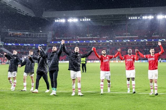 EINDHOVEN, 08-11-2023, Philips Stadium, UEFA Champions League season 2023 24, PSV celebrate victory with fans after the match between PSV and RC Lens. End result 1-0 PSV - Lens  x23094458x Copyright: