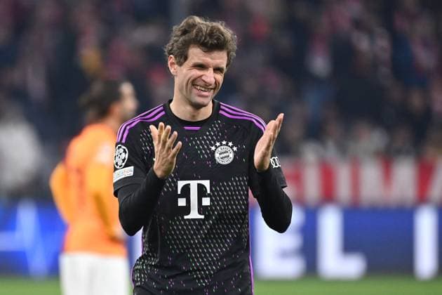 Thomas MUELLER MÜLLER,Bayern Muenchen , gesture, action,single image,cropped single motif,half figure,half figure Football Champions League group stage 4 matchday FC Bayern Muenchen Galatasaray Istanbul 2 1 on 08 11 2023, A L L I A N Z A R E N A