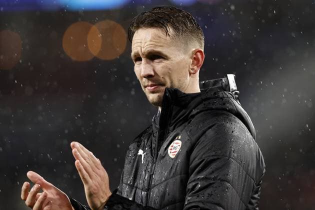 EINDHOVEN - (l-r) Luuk de Jong of PSV Eindhoven celebrates the 1-0 victory after the UEFA Champions League group B match between PSV Eindhoven and RC Lens at the Phillips stadium on November 8, 2023 in Eindhoven, the Netherlands. ANP MAURICE VAN STEEN UEFA Champions League 2023 24 2023 2024 xVIxANPxSportx xxANPxIVx 483365225 originalFilename: 483365225.jpg
