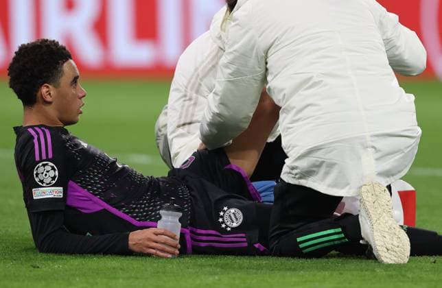 Injury Bayerns 42 Jamal MUSIALA Football, Bayern Muenchen Galatasaray 1 Football Bundesliga, FC Bayern München Galatasaray SK Istanbul, group stage, 2023 2024 season, on 8 11 2023, in Munich, A L L I A N Z A R E N A, Germany Source Copyright Credit Oryk HAIST xFUSSBALL_MUENCHEN-GALATASARAYx