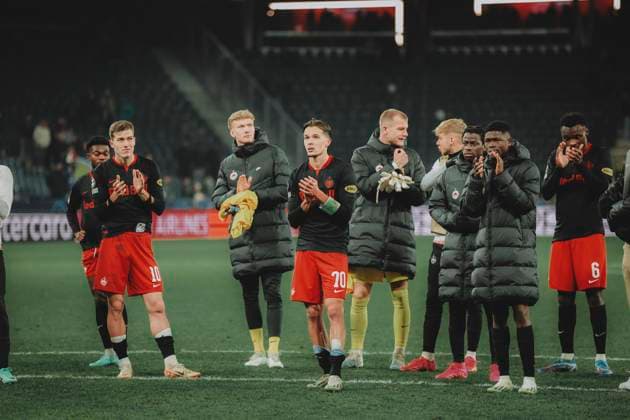 UEFA Champions League Group D: FC Salzburg - Inter Milan SALZBURG, AUSTRIA - NOVEMBER 08: The team of FC Salzburg reacts after during the UEFA Champions League Group D match FC Salzburg vs Inter Milan at Red Bull Arena on November 08, 2023 in Salzburg, Austria. Photo by Jasmin Walter - FC Red Bull Salzburg Copyright: xJasminxWalterx-xFCxRedxBullxSalzburgx JWA_8952