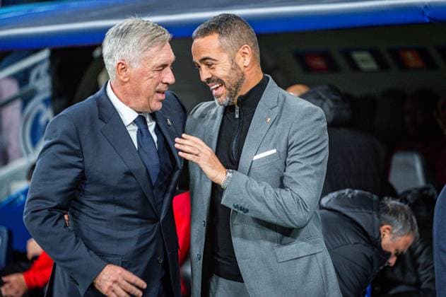 Real Madrid vs Braga; Matchday 04 Uefa Champions League 2023 2024 Carlo Ancelotti (Real Madrid) (L) talks with Artur Jorge (Braga) (R) before the football match of Uefa Champions League between Real Madrid vs Braga played at Bernabeu stadium on November 08, 2023 in Madrid, Spain Madrid Bernabeu stadium Madrid Spain Copyright: xAlbertoxGardinx AGardin_20231108_football_Champions League_Real Madrid vs Braga_061