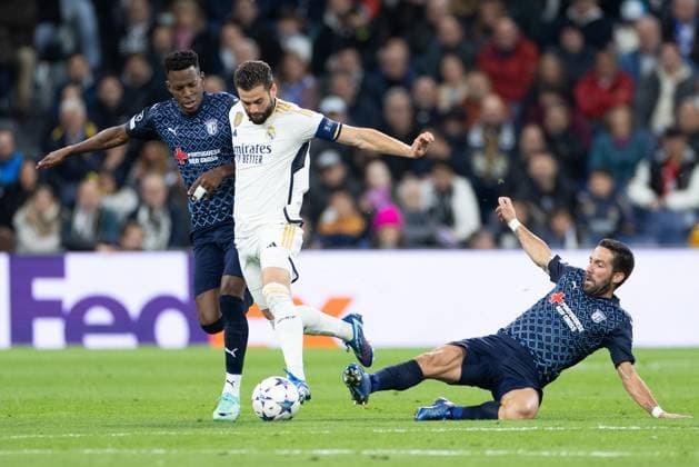 (231109) -- MADRID, Nov. 9, 2023 -- Nacho (C) of Real Madrid vies with Cristian Borja (L) and Joao Moutinho of Braga during the UEFA Champions League Group C match between Real Madrid and SC Braga in Madrid, Spain, Nov. 8, 2023. ) (SP)SPAIN-MADRID-FOOTBALL-UEFA CHAMPIONS LEAGUE-REAL MADRID VS SC BRAGA MengxDingbo 