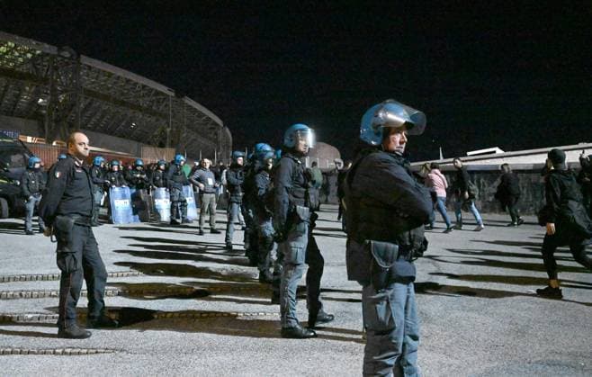 Football, Men, Season 2023 2024, UEFA Champions League Group C, Matchday 4 , SSC Napoli 1 FC Union Berlin 1 1 , Police and Union fans at the entrance to the guest block, 08 11 2023, Copyright: xMatthiasxKochx