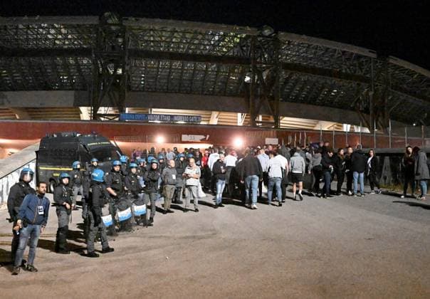 Football, Men, Season 2023 2024, UEFA Champions League Group C, Matchday 4 , SSC Napoli 1 FC Union Berlin 1 1 , Police and Union fans at the entrance to the guest block, 08 11 2023, Copyright: xMatthiasxKochx