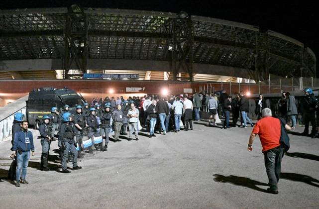 Football, Men, Season 2023 2024, UEFA Champions League Group C, Matchday 4 , SSC Napoli 1 FC Union Berlin 1 1 , Police and Union fans at the entrance to the guest block, 08 11 2023, Copyright: xMatthiasxKochx