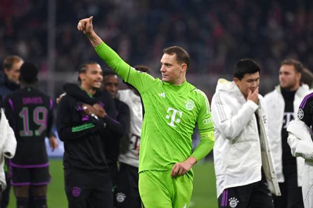 Final cheer Manuel NEW goalkeeper Bayern Muenchen , thumb up,thumbs up,action,single image,cropped single motif,half figure,half figure Football Champions League group stage 4 matchday FC Bayern Muenchen Galatasaray Istanbul 2 1 on 08 11 2023, A L L I A N Z A R E N A