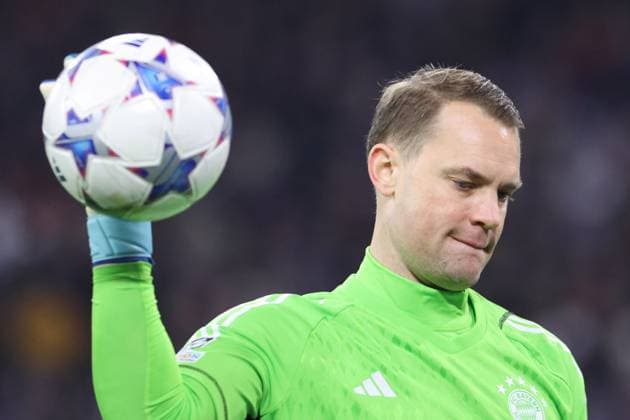 1 Manuel Neuer FCB with ball, portrait, football UEFA Champions League FC Bayern Munich Galatasaray Istanbul Allianz Arena 08 11 2023 PHOTO Mladen Lackovic LakoPress