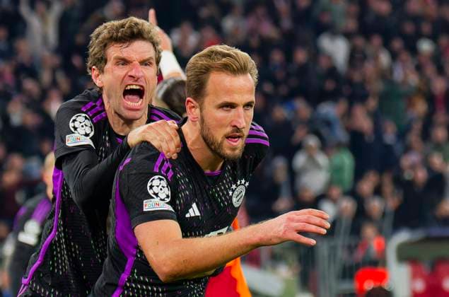 Harry Kane, FCB 9 celebrates his goal, happy, laugh, celebration, 1-0 with Thomas MUELLER, MÜLLER, FCB 25 in the group stage match FC BAYERN MUENCHEN - GALATASARAY ISTANBUL 2-1 of football UEFA Champions League in season 2023 2024 in Munich, Nov 8, 2023. Gruppenphase, GALA, FCB