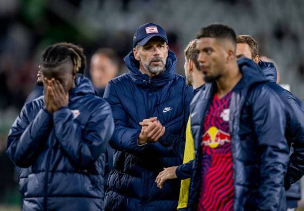 Leipzigs head coach Coach Marco Rose thanks the players Football DFB Pokal 2023 24, 2 Main Round VfL Wolfsburg RB Leipzig 1 0 October 31, 2023 Wolfsburg, Volkswagen Arena VfL Wolfsburg RB Leipzig 1 0